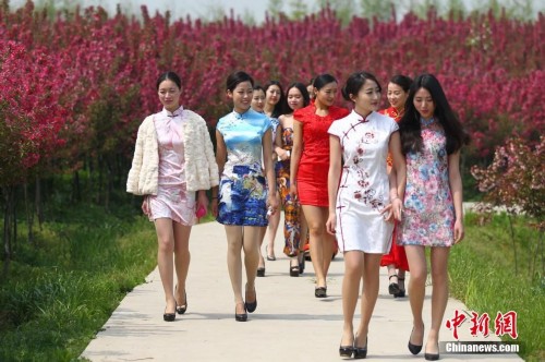 �Ͼ���Ů�������ͻ� ��������������