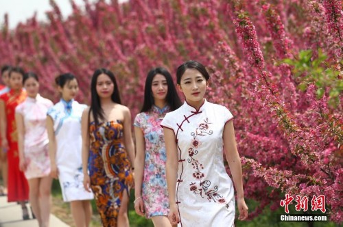 �Ͼ���Ů�������ͻ� ��������������