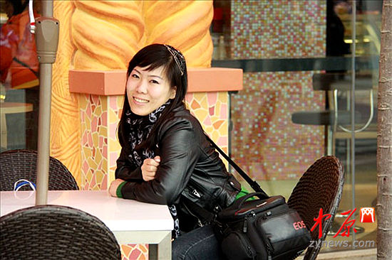 学校官网挂出的顾老师的照片