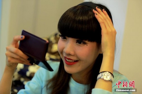 大三女生长相酷似吴莫愁 兼职模特赚钱