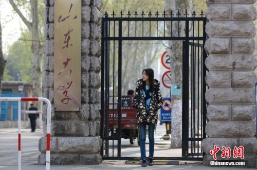 大三女生长相酷似吴莫愁 兼职模特赚钱