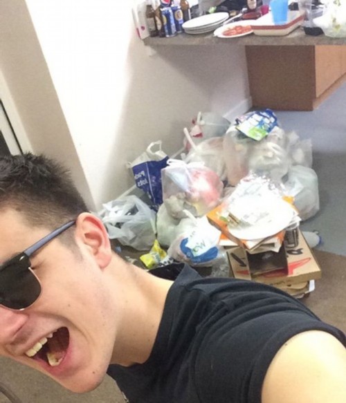 英国大学生宿舍脏乱不堪 被批世界垃圾袋