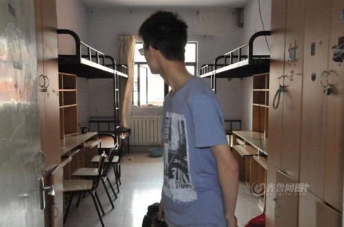 �ൺ��ѧ������У԰ �յ�����װ���ഺ����