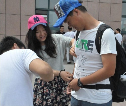 �ൺ��ѧ������У԰ �յ�����װ���ഺ����