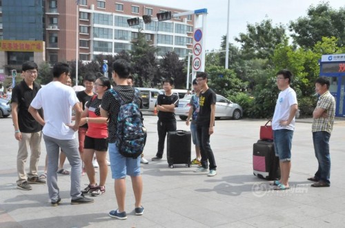 �ൺ��ѧ������У԰ �յ�����װ���ഺ����