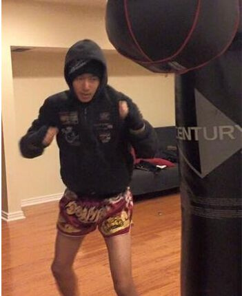 ��ΰ23�����Ư��Ů���ع� ���ô���ѧ������