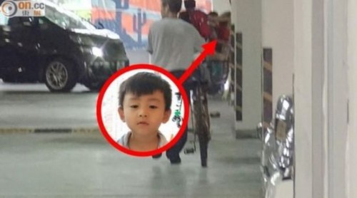 Quintus被工人抱住