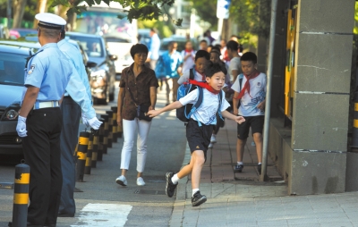 Ҷ��Ӣ֮Ů�μӱ���Сѧ��ѧ���� ��ɫԪ�س�����