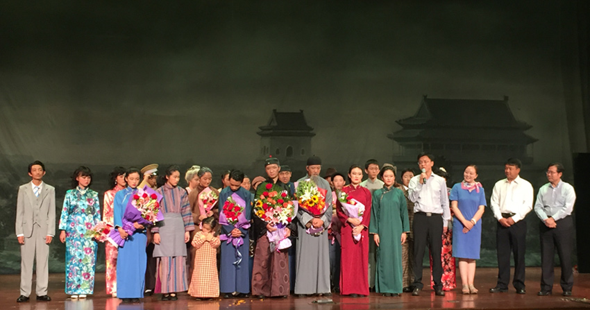 �ݳ�����������С��Ա��̨лĻ�������������ʻ�������