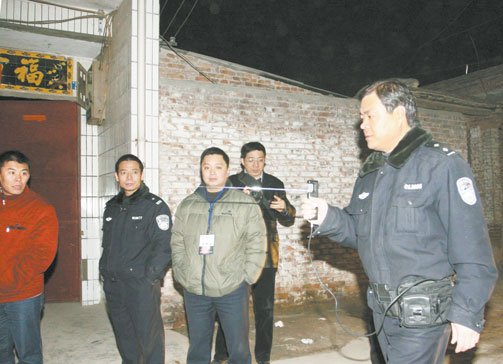 探测器百米嗅出烟花爆竹 价值30余万元