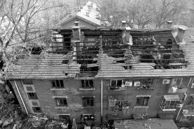 北京平房起火引燃老楼3人亡 疑煤气罐操作不当 北京平房起火引燃老楼3人亡 疑煤气罐操作不当