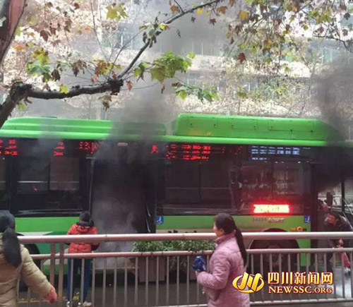 �Ĵ����ݹ������ݻ�:�ӷ�ΪһŮ�� ������ץ��