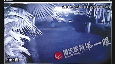 ���´���ϳ���Ů��˳�Ƶ��ز����⳵��ѹ��ͼ��