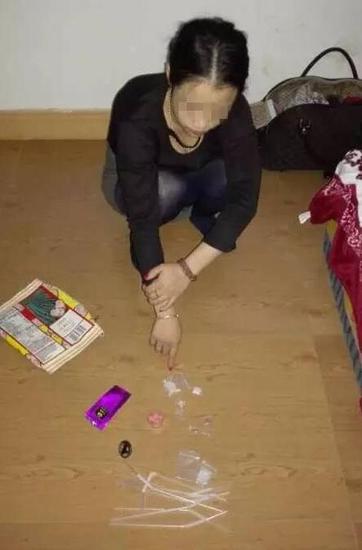 ����90��ĸ��æ���� 1��ຢ�Ӷ����ڼҳ�ֽ��