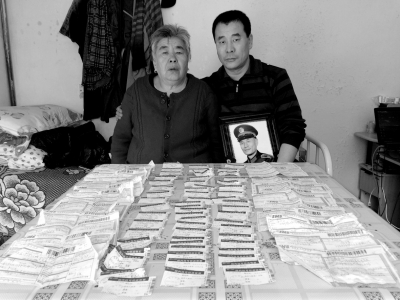 ̷Ӣ�����Ÿ��׵����񣬺�ĸ��������ǰ���ظ���ϵĿ�ݵ��͹Һ��ŵ׵���������������ͼƬ����ʱ�����߻�������