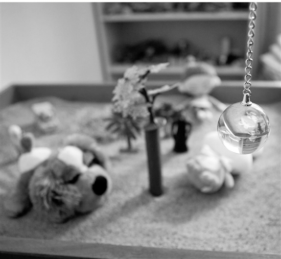 沙盘游戏,是目前国际上很流行的心理治疗方法。(图文无关)