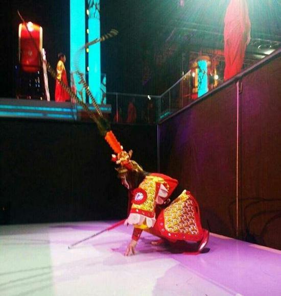 六小龄童候场照