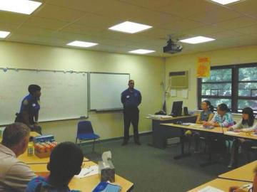 �������ؾ����С��ѧ���Ͽ�ѧ��ȫ��ѵ�Ρ�