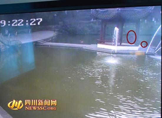 ����Ů�ӽ�Ů������ˮ��