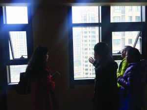 业主说,这样的阳台采光太差