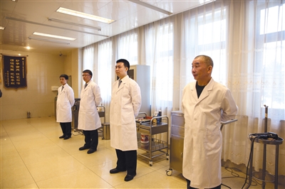 3��23�գ������а˱�ɽ���ǹ���������רҵ�Ŷӡ�������Ӱ/�¾������� ¬���