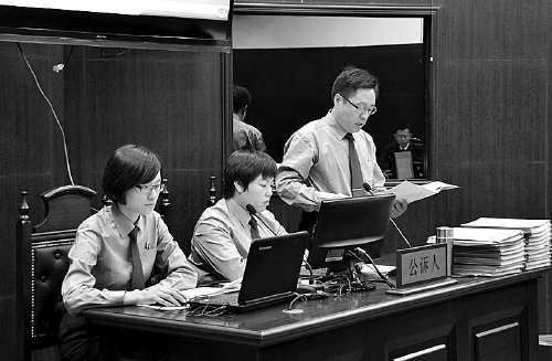 ����̰��:�ո�����һ��������� ������ҹ�ϵ