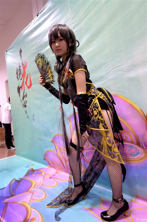 ����ѧ������չ¶��װ�洦�ɼ� ���ش���˿�㳤��ɦ��Ū��(��ͼ)