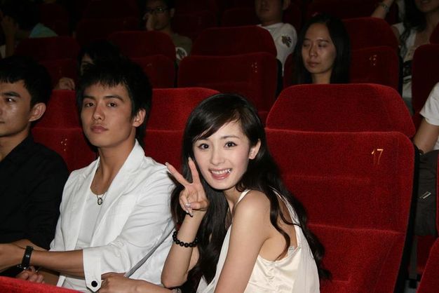  杨幂直播蜡像揭幕 新消息评论 -微博生活网