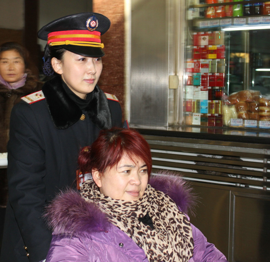 张聪:火车站里的“爱心使者” 张聪:火车站里的“爱心使者”