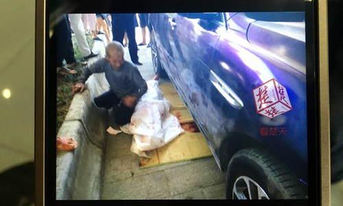 11岁女孩躺人行道午休被轿车碾死 肇事者被调查