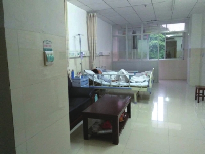 ������������Աĸ�ײ�����Ӥ:��Ӧ����������