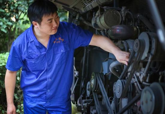 汽修工人白天修车晚上写作 发表百万字网络小说