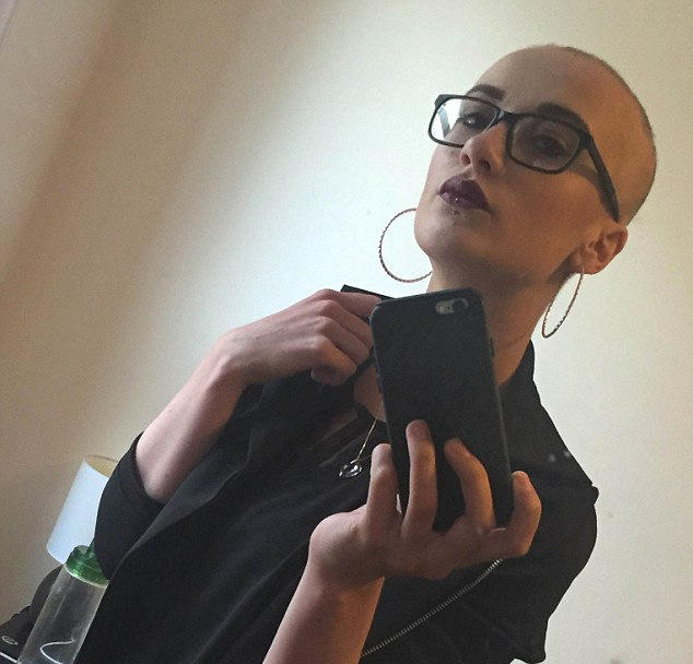 ��ĩ����ѹ���� ӢŮ��ѧ��������ͷ�������ͺͷ