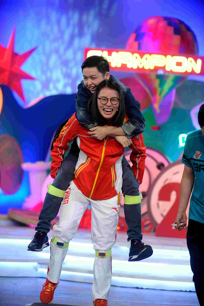 傅园慧抛偶像包袱撒表情包 期待一份感情