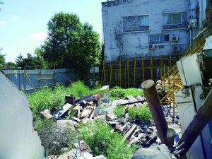 事件现场仍是废墟