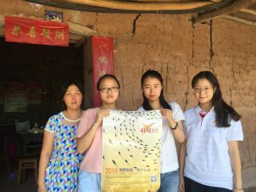 女孩从小就知自己是爸妈捡来的 坚强懂事(图) 女孩从小就知自己是爸妈捡来的 坚强懂事(图)