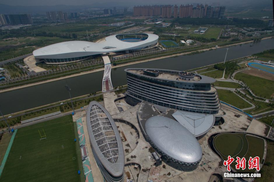 �����Ͼ����������԰����һֻ�۱�һֻ�ۡ�[��ͼ]