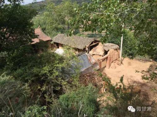 (杨改兰的家在山脚下)