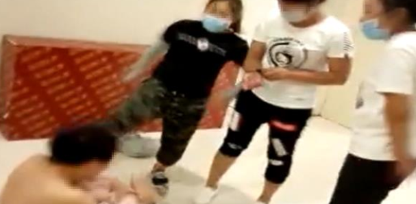 Ů���·����ڱ��ǹ� ��Ů�ӱ��̾�(��ͼ)