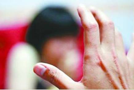 咸猪手!男子深圳地铁猥亵多名女乘客 被骂后挥刀伤人