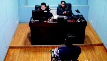 民警调查案情。