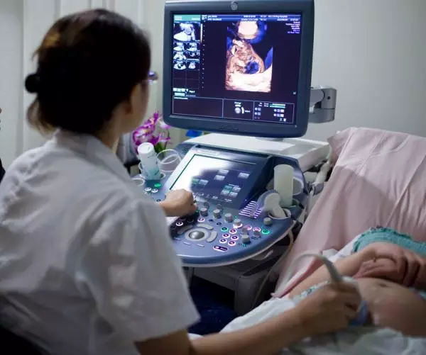 孕妇多次产检仍生下唇腭裂女儿 家属要求医院担责