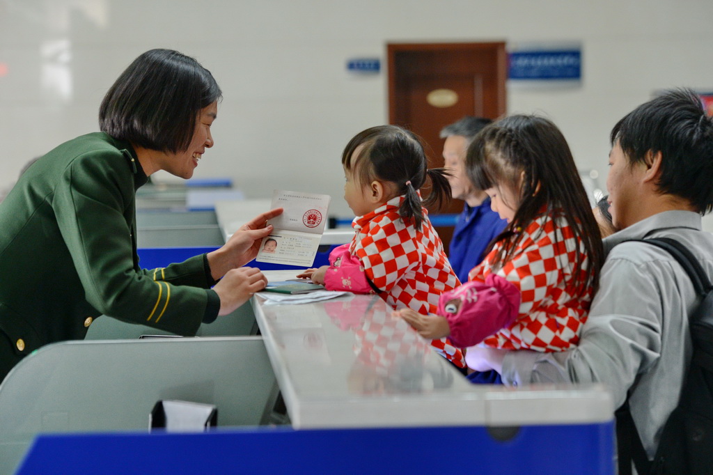 1��27�գ�ʯ��ׯ�߷����վ�ļ��ԱΪС���Ѱ��������� �»��緢����Сѩ �㣩