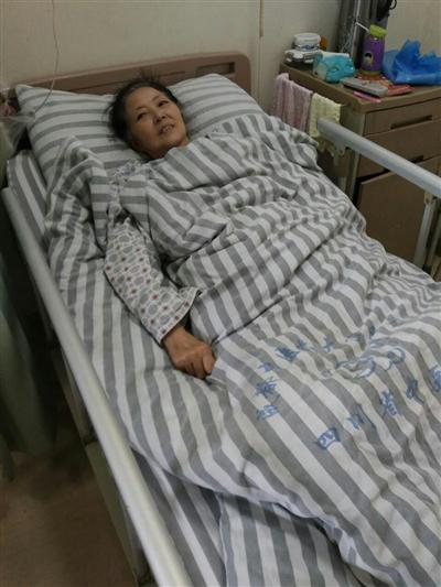 昨日,魏老先生的老伴仍在成都住院