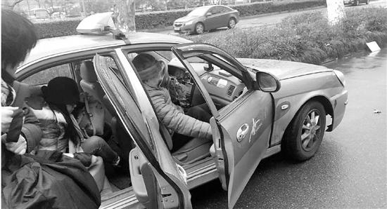 事发时,当事司机拔了钥匙,一走了之。(张小姐提供)