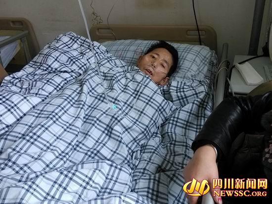 生病期间,史业宽被病魔折腾得十分消瘦。(雷兹 摄影)