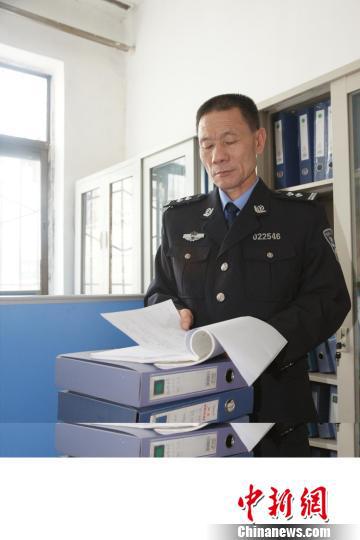 工作中的惠建武。 警方供图 摄