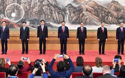 早安海峡:习近平等十九届中共中央政治局常委同中外记者见面