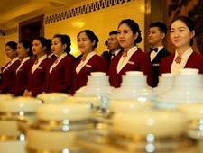 ��Ů�ڣ��¾������ϵ�Ůͬ����