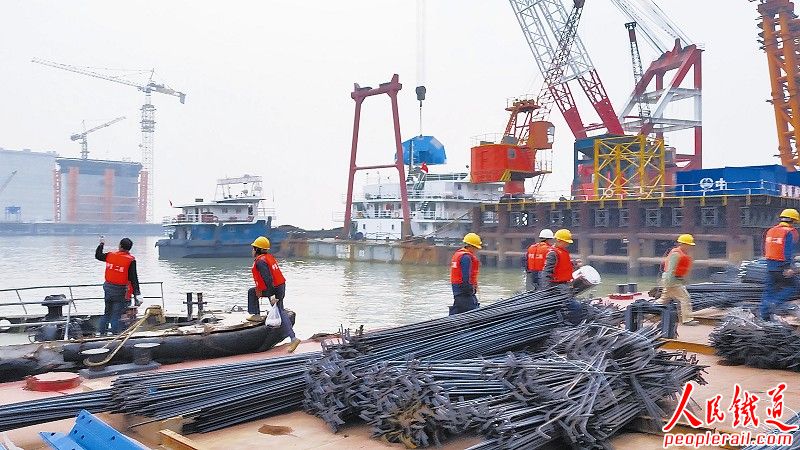 \新春走基层:天堑波澜“第一跨” \新春走基层:天堑波澜“第一跨”